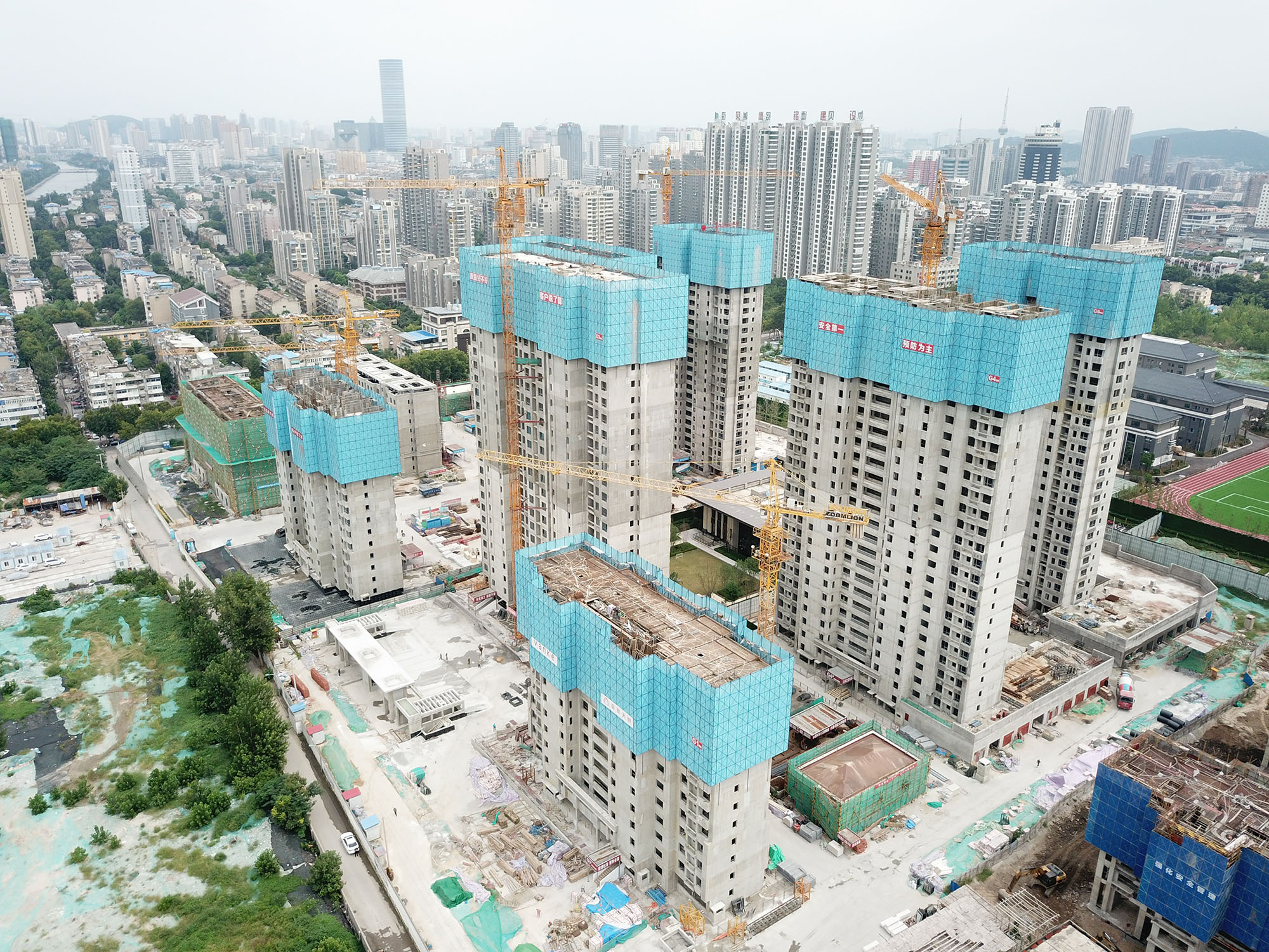 全钢附着式升降脚手架按附着支承方式的分类详解